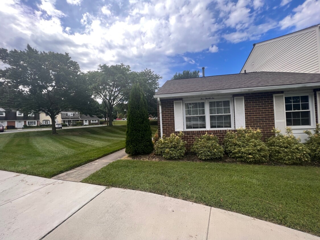 Primary Photo - 536 Millshire Dr