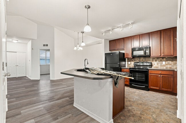 Building Photo - 804 Summer Hawk Dr