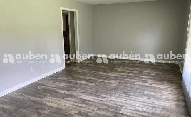 Building Photo - 3 bedroom single family home