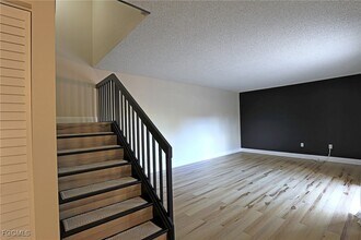 Building Photo - 5219 Cedarbend Dr