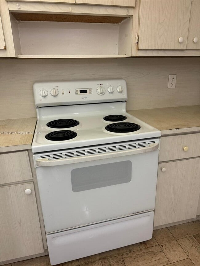 Building Photo - 15600 NW 7th Ave