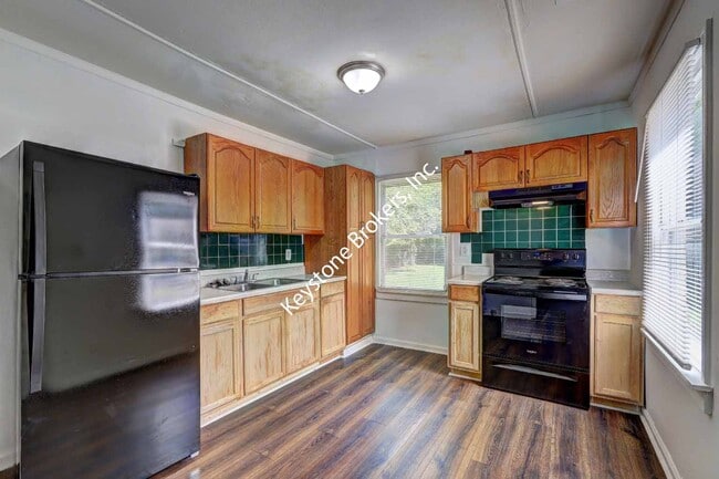 Building Photo - 1241 Auburn Dr