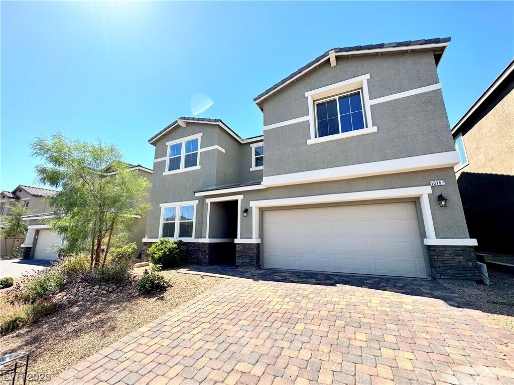 Foto principal - 10157 Heron Lake Ave