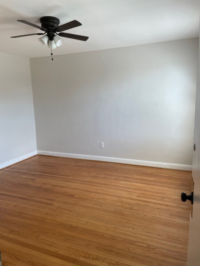 Living Room 1a - 1304 Bryant St NE
