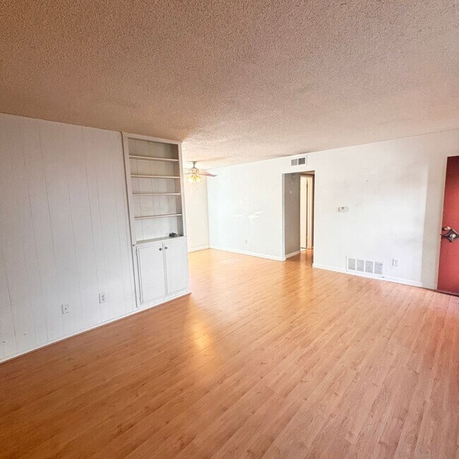 Foto del edificio - CHARMING PACIFIC BEACH 2BD/2BA CONDO! CLOSE TO THE BAY & OCEAN! Only $3,295/mo!