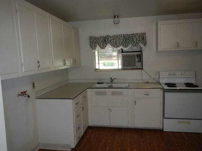 Kitchen - 190 W 800 S