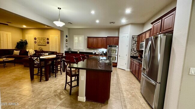 Building Photo - 2531 E Iris Dr