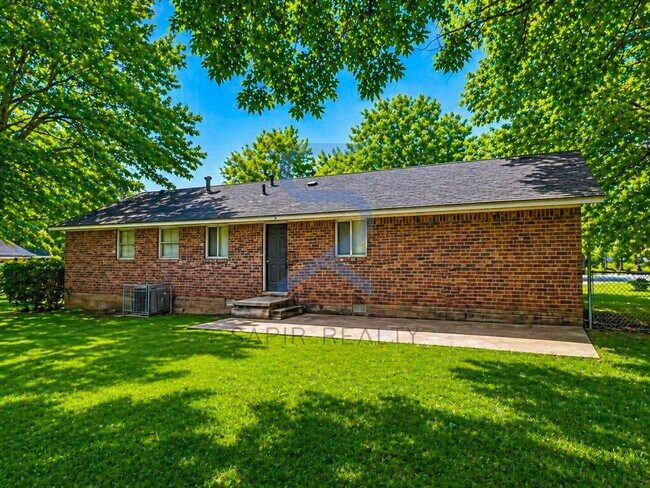 Building Photo - Charming 3-Bed Home on Iron Gate Blvd: Cozy Comfort in 1075 Sq Ft, Jonesboro!