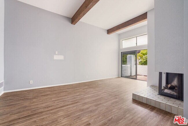 Foto del edificio - 1559 Palisades Dr
