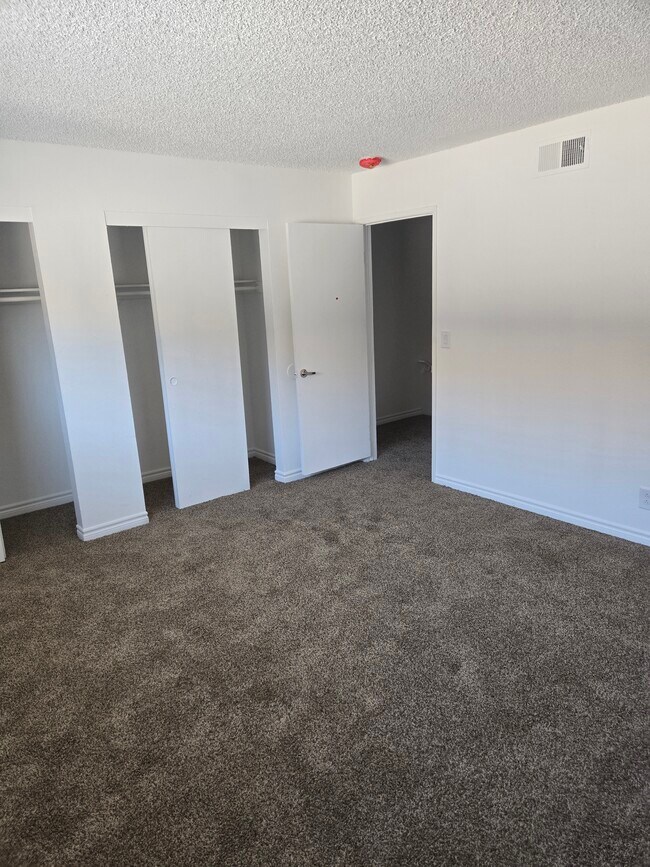 Building Photo - 2701 Kline Cir