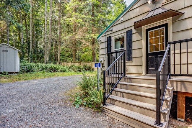 Foto del edificio - Charming 1-Bedroom Cottage Near Hood Canal...