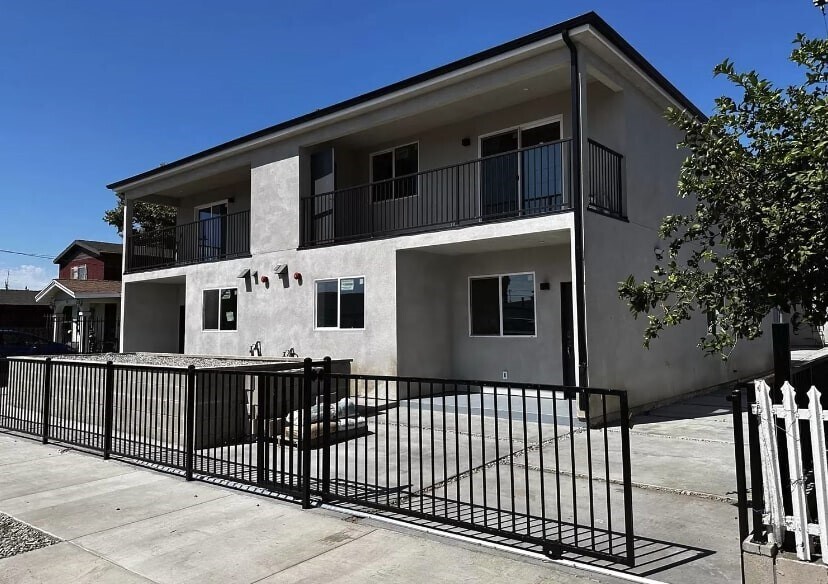 959 N Acacia Ave Unit A, Compton, CA 90220 Room for Rent in Compton