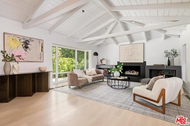 Foto del edificio - 1847 N Beverly Dr