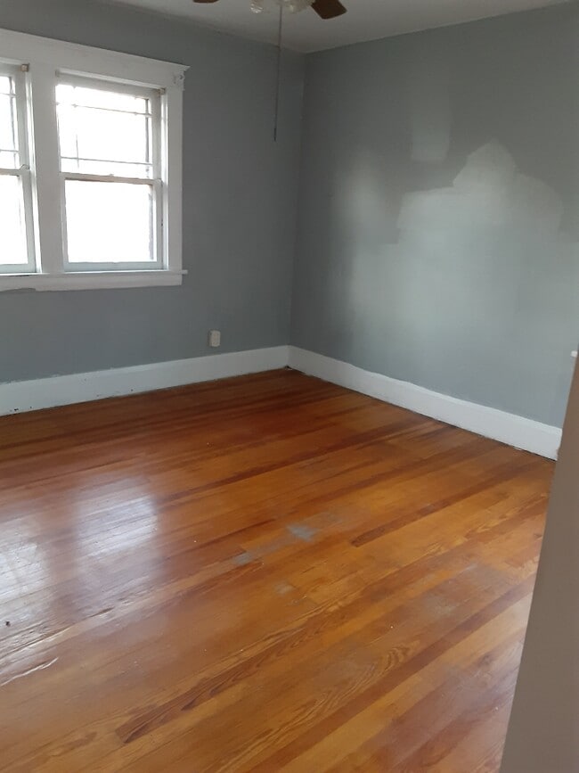 Building Photo - 709 E Judson Ave