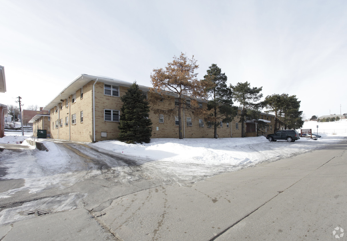 Primary Photo - Lindenwood Court Apartments