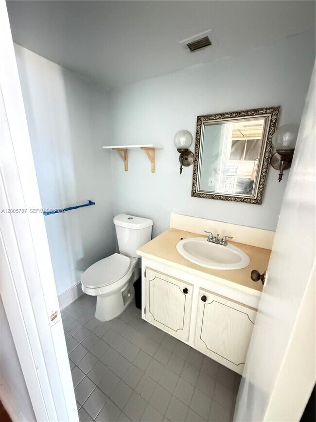 Foto del edificio - 2025 NE 164th St