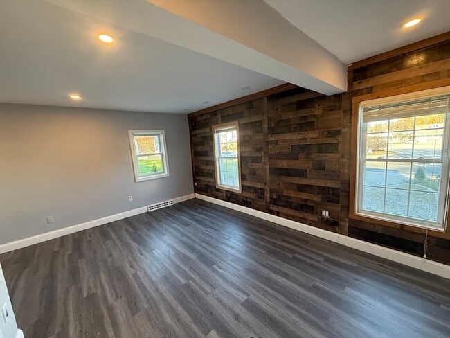 Building Photo - 176 Court St