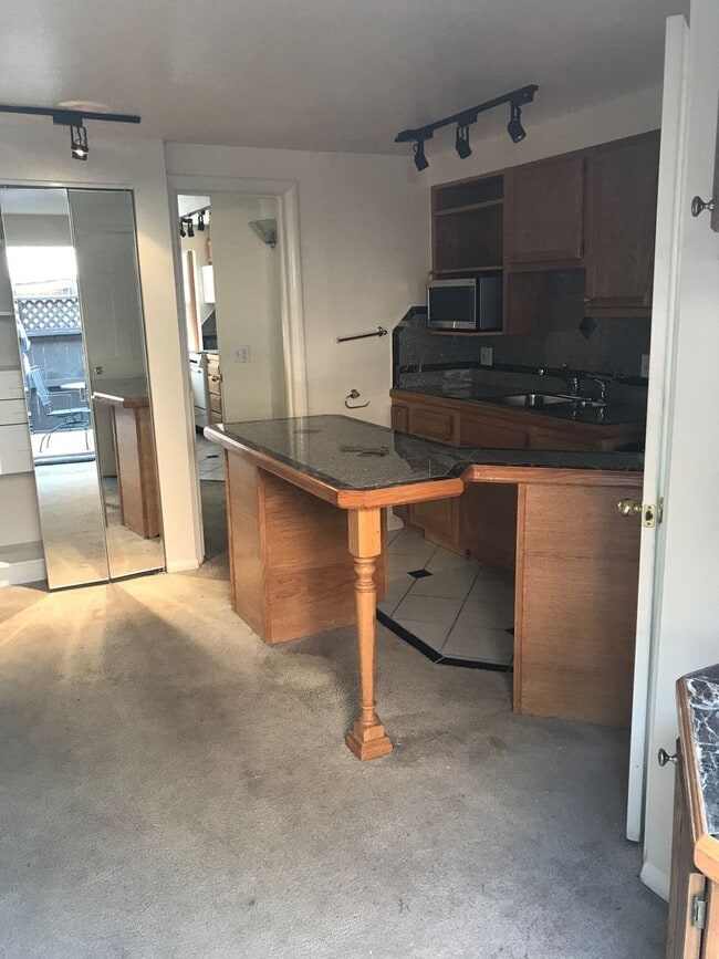 Foto del edificio - FIRST FLOOR 1 BD in PERFECT SoBo location ...