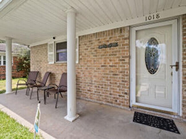 Building Photo - 1018 Meadow Brook Street
