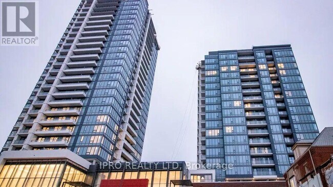 Photo du bâtiment - 15-715 Wellington St S