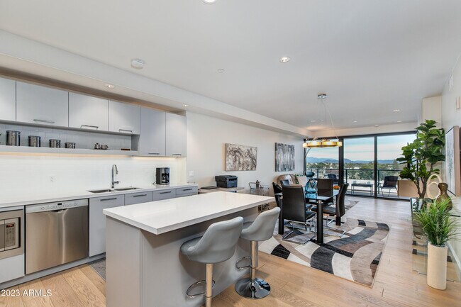 Foto del edificio - 4422 N 75th St