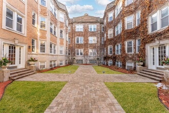 Building Photo - 869 W Cornelia Ave