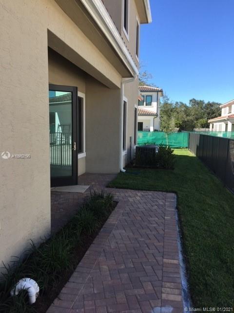 Foto del edificio - 5915 Brookfield Cir E