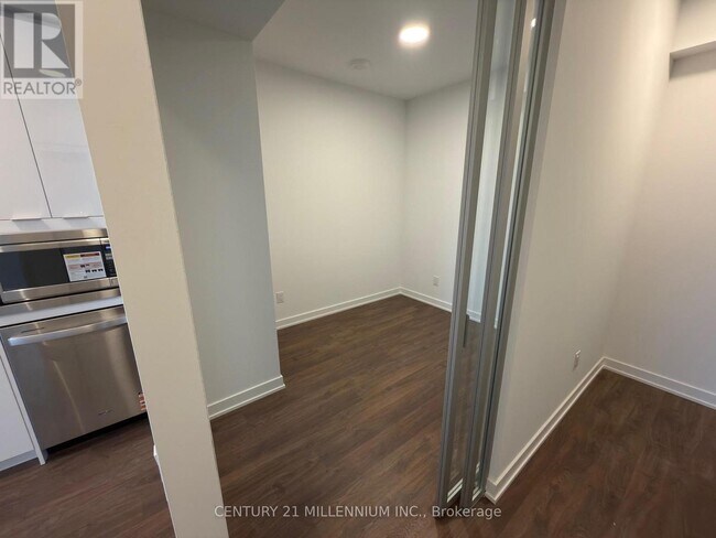 Building Photo - 5105 Hurontario St