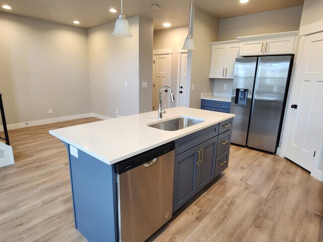 Foto del edificio - Newer 3 Bd 2.5 Ba Townhome in Herriman