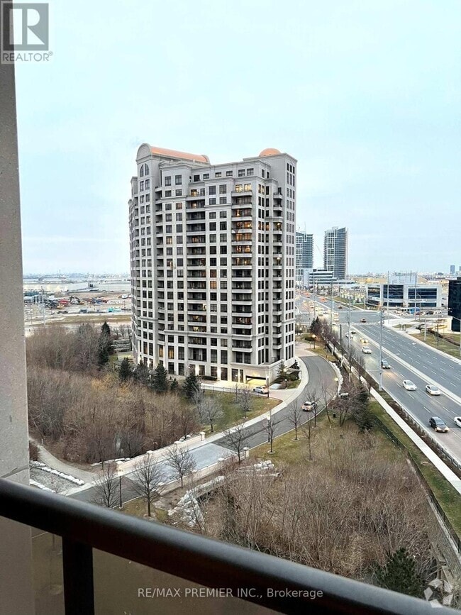 Building Photo - 9235-9235 Jane St