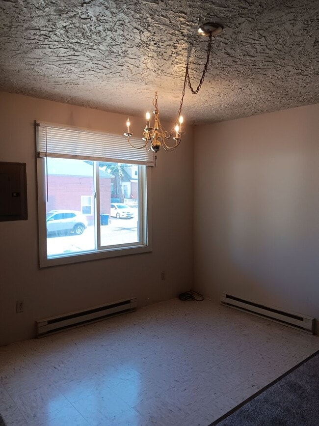 Building Photo - 208 S 1st St