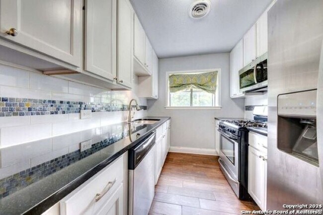 Foto del edificio - 3 bedroom 2 bathroom located in Thunder Hi...