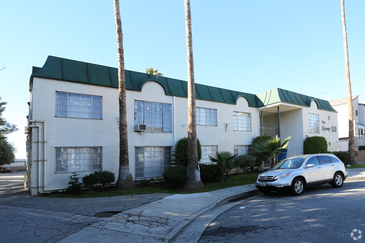 Regency Plaza Apartments in Encino, CA