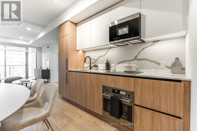 Building Photo - 35 Parliament St