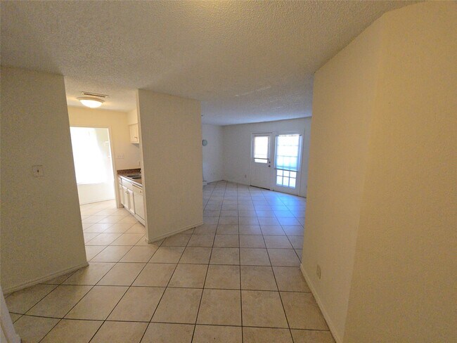 Foto del edificio - 1307 Brenda Ln