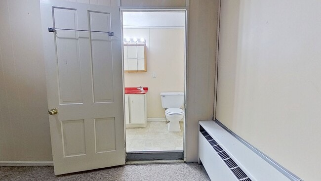 Building Photo - 2nd floor Apartment