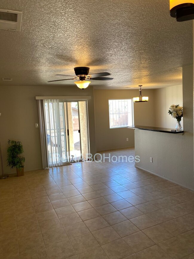 Building Photo - 3Bd,2Ba,2CG, Updated!