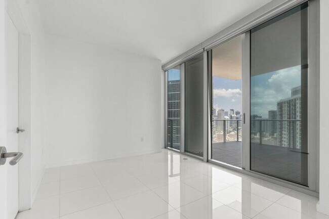 Building Photo - 851 NE 1st Ave