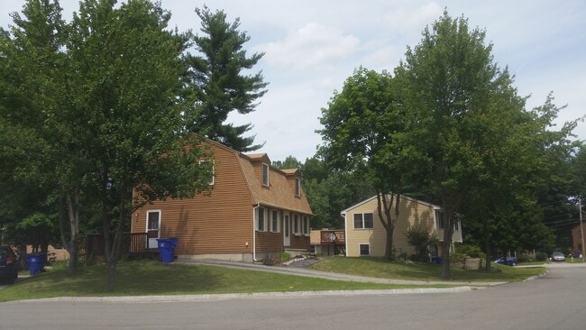 Building Photo - 7 Saint Andrews Cir