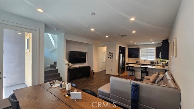Foto del edificio - 8073 Ackerman St