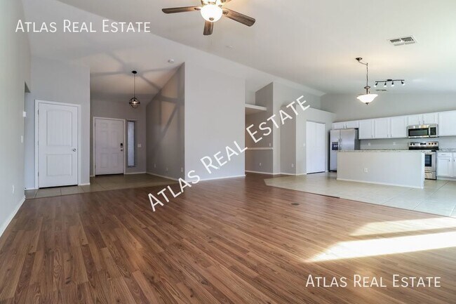 Building Photo - Gorgeous 4 Bed/2 Bath home located in Surp...