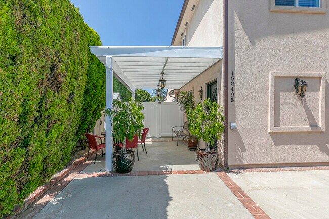 Building Photo - 15849 Malden St