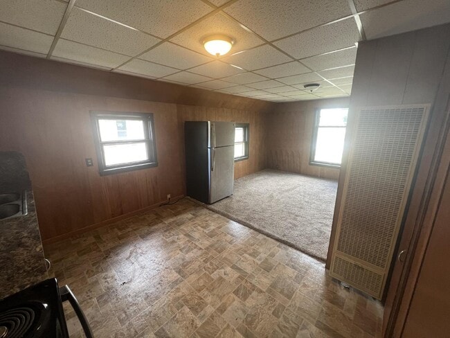 Building Photo - 1Bedroom Upper