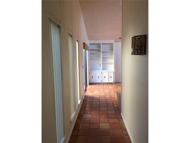 Foto del edificio - 1670 Common Dr