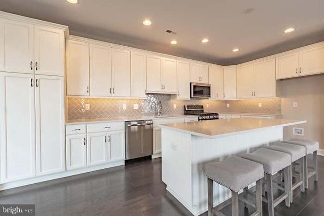 Foto del edificio - 275 Hillstone Cir