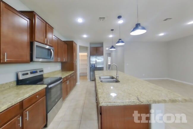 Building Photo - 34953 N Open Range Dr