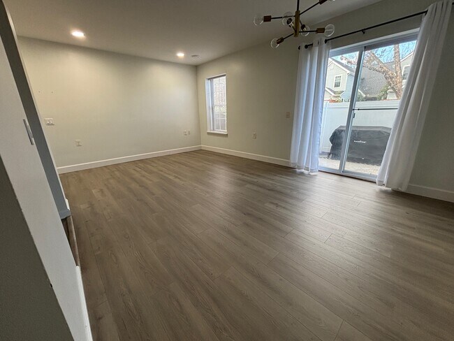 Foto del edificio - 5701 Lavender Plaza