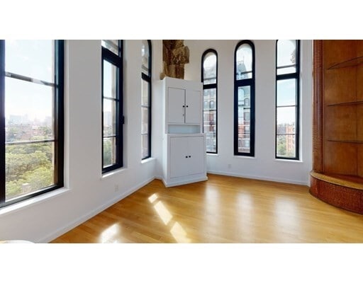 Building Photo - 492 Beacon St