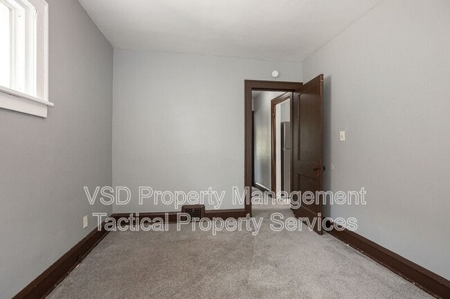 Building Photo - 4024 E 143rd St
