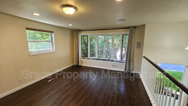 Building Photo - 10928 Patterson Ct